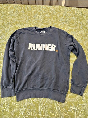 Sarah Marie Runner Sweatshirt in Gray Size Small